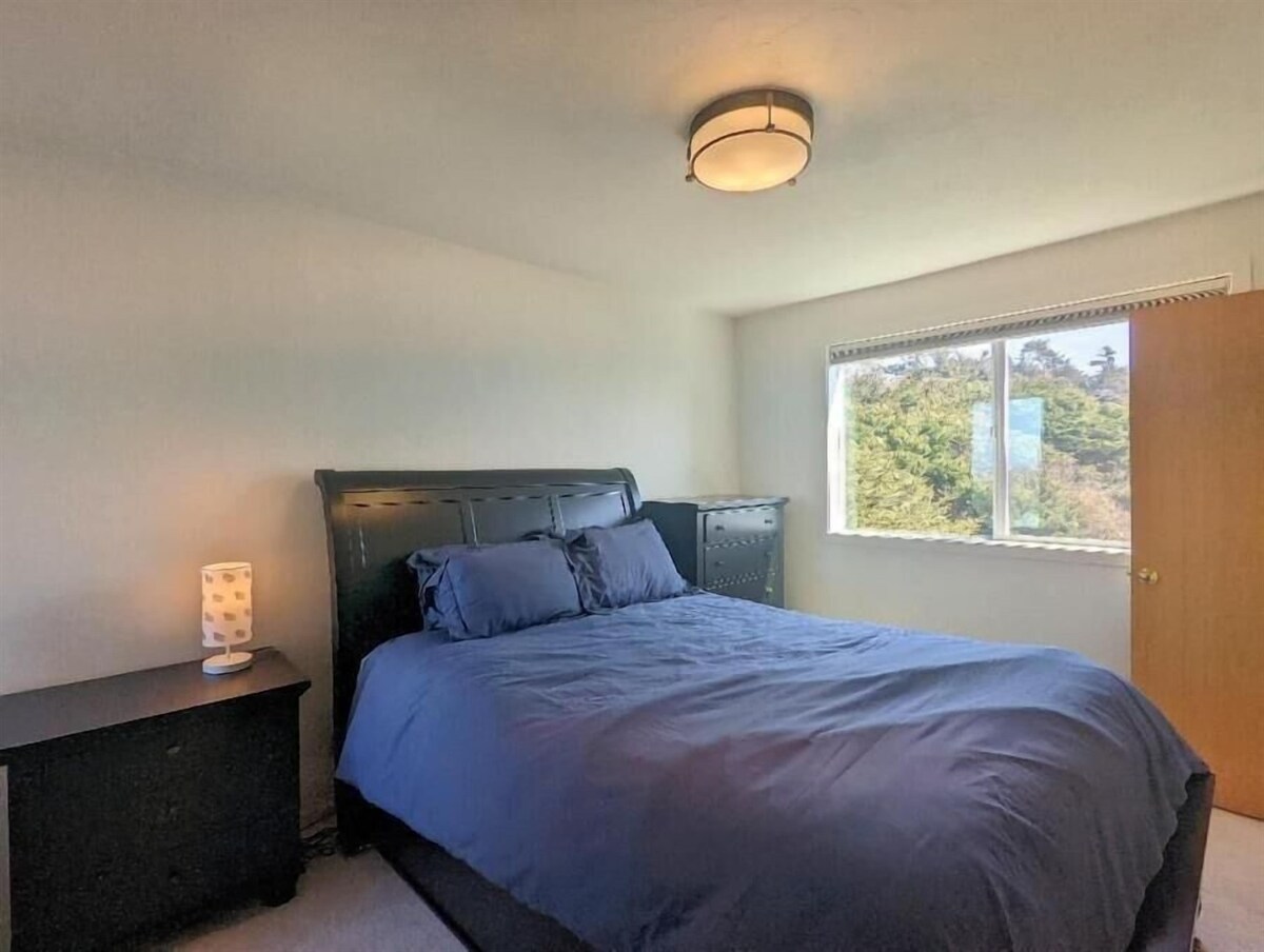 Spavaća soba s bračnim krevetom