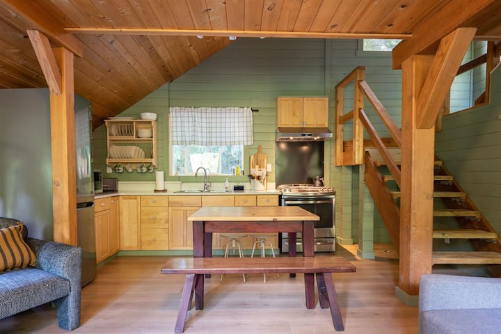 Florencia Bay Cottage I Hot Tub I Fireplace I Bbq - Ucluelet