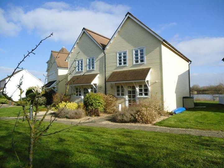 38 Windrush, Cotswold Lake View Houses for Rent in South Cerney