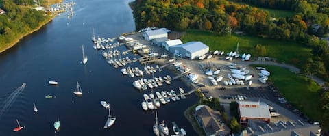 NE Style Farmhouse Walkable to town, Near Portland