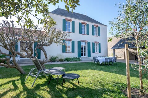 Préfailles family home for 12 people