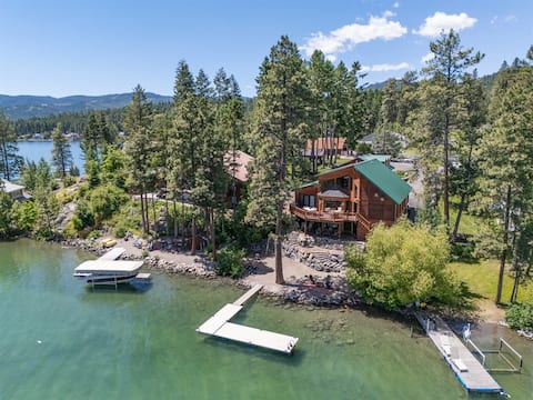 Lakeside Lodge with Private Dock and Beach, Sleeps