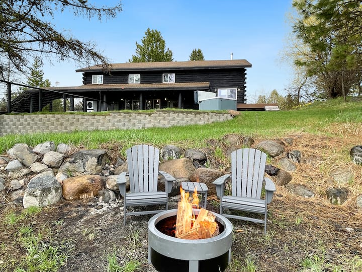 Log Cabin Outside of McCall on 2.5 Acres with Hot Cabins for Rent in