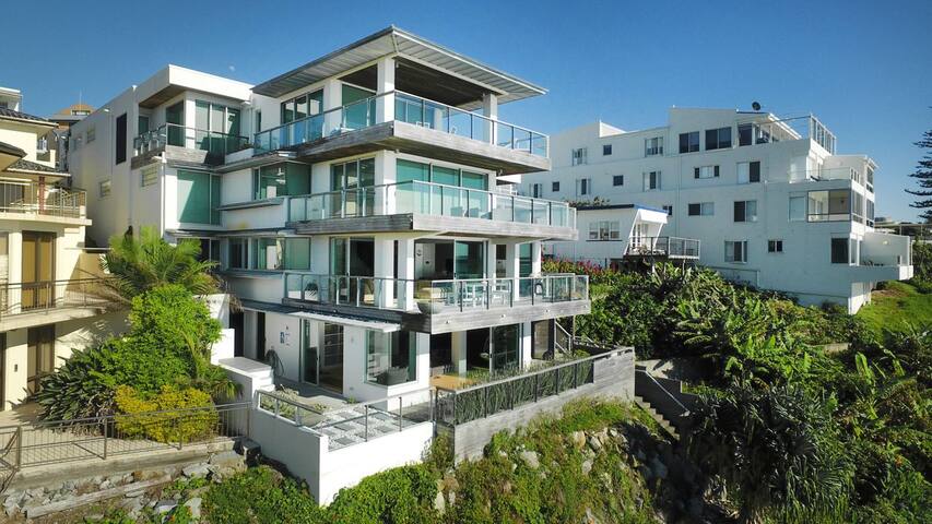 On The Rocks | Beachfront To Convent Beach gallery image 2