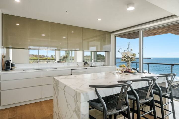 On The Rocks | Beachfront To Convent Beach gallery image 3