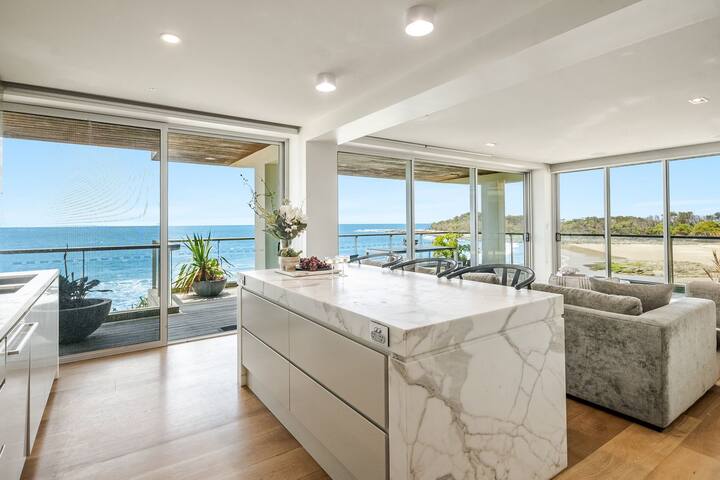 On The Rocks | Beachfront To Convent Beach gallery image 4