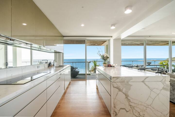 On The Rocks | Beachfront To Convent Beach gallery image 5