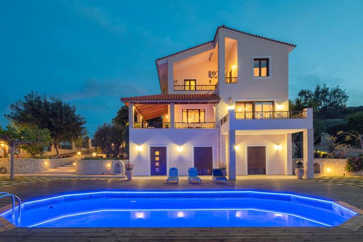 Sofia’s Sunny Home + Private Pool + Gym gallery image 2