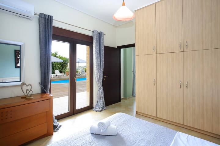 Sofia’s Sunny Home + Private Pool + Gym gallery image 4