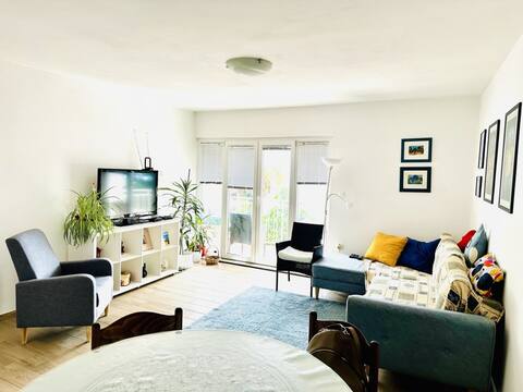 Top Airbnb: Modern luxury 2-bedroom apt with balcony & patio in Mjesni Odbor Sveti Nikola