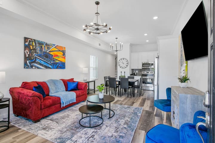 Spacious 5BR Home | Free Parking Near FQ