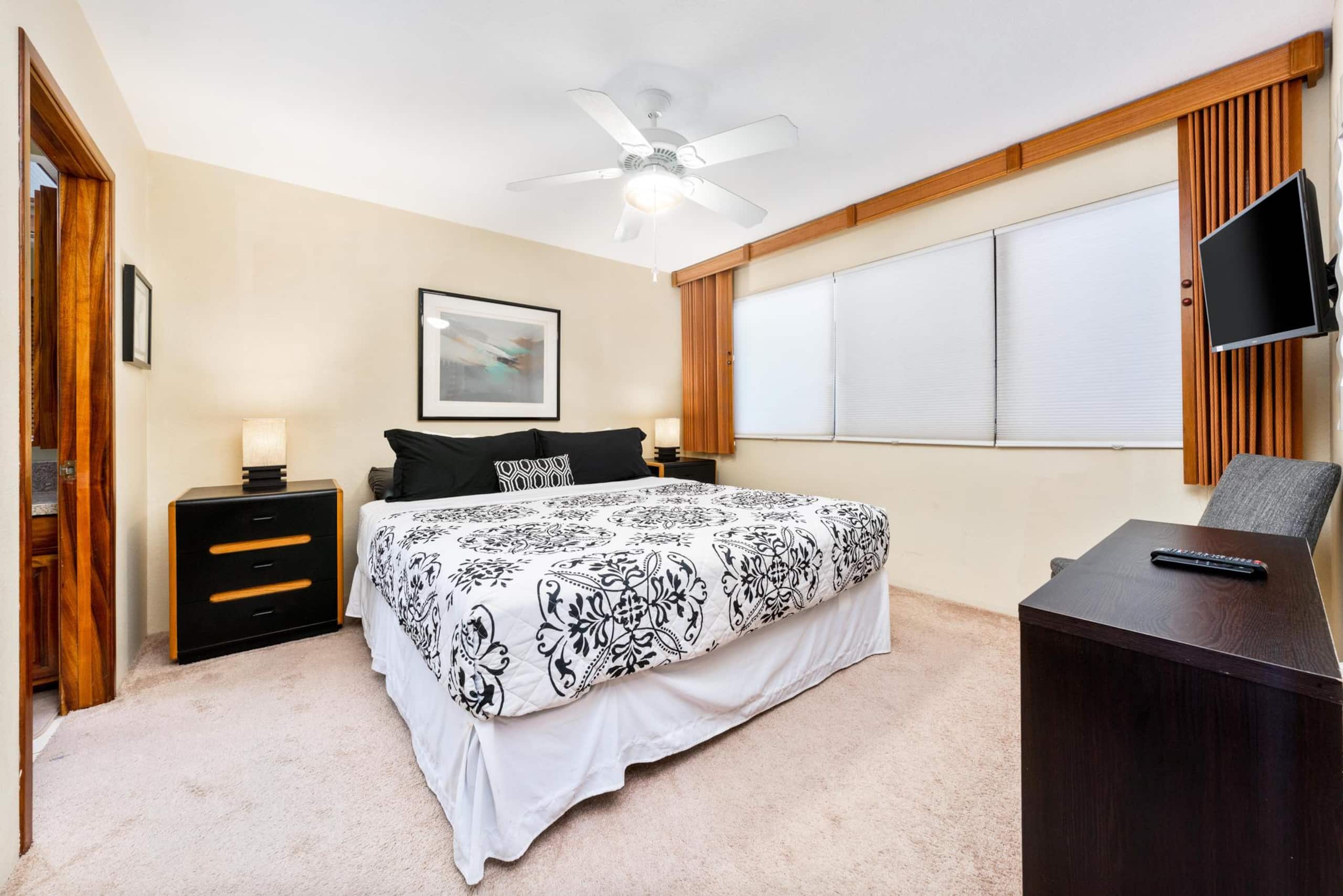 Condo in Kailua-Kona · ★4.63 · 2 bedrooms · 3 beds · 2 baths - Image 20
