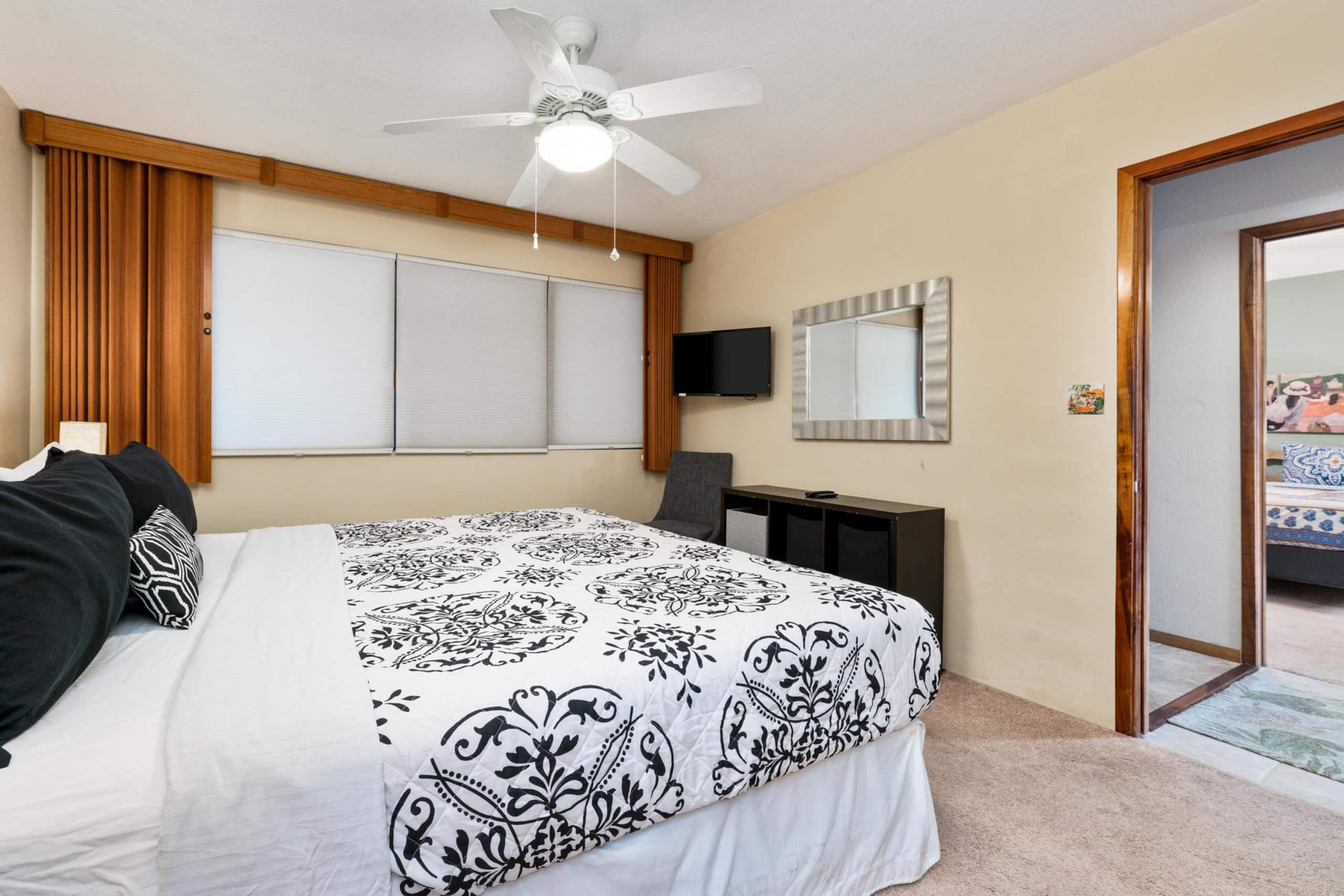 Condo in Kailua-Kona · ★4.63 · 2 bedrooms · 3 beds · 2 baths - Image 21
