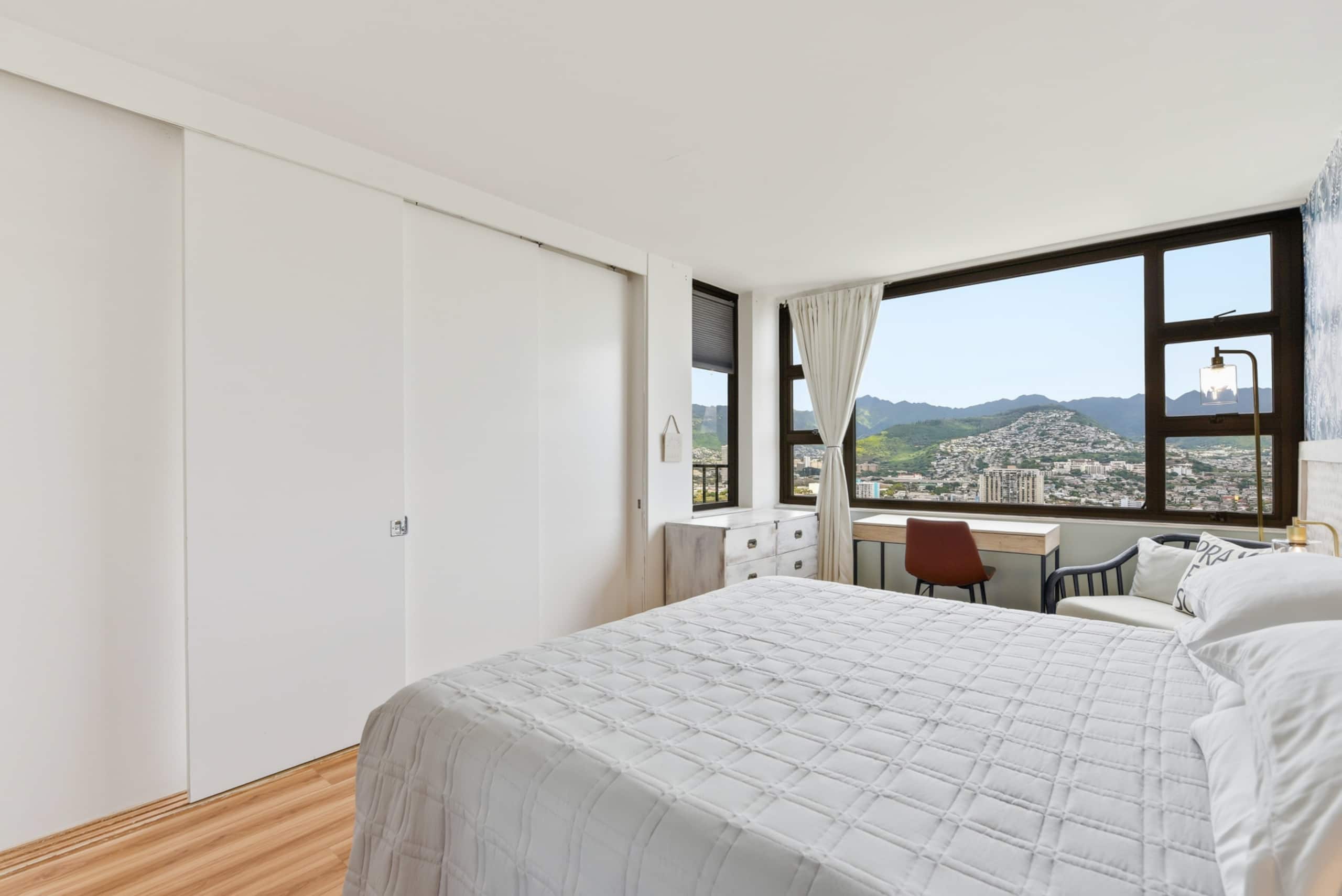 Condo in Honolulu · ★4.95 · 1 bedroom · 1 bed · 1 private bath - Image 21