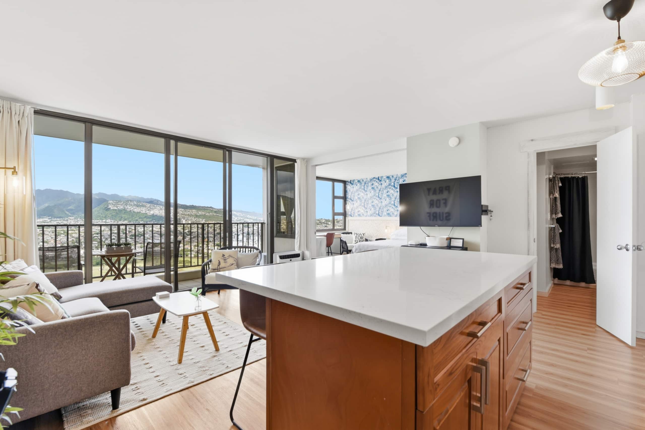 Condo in Honolulu · ★4.95 · 1 bedroom · 1 bed · 1 private bath - Image 7