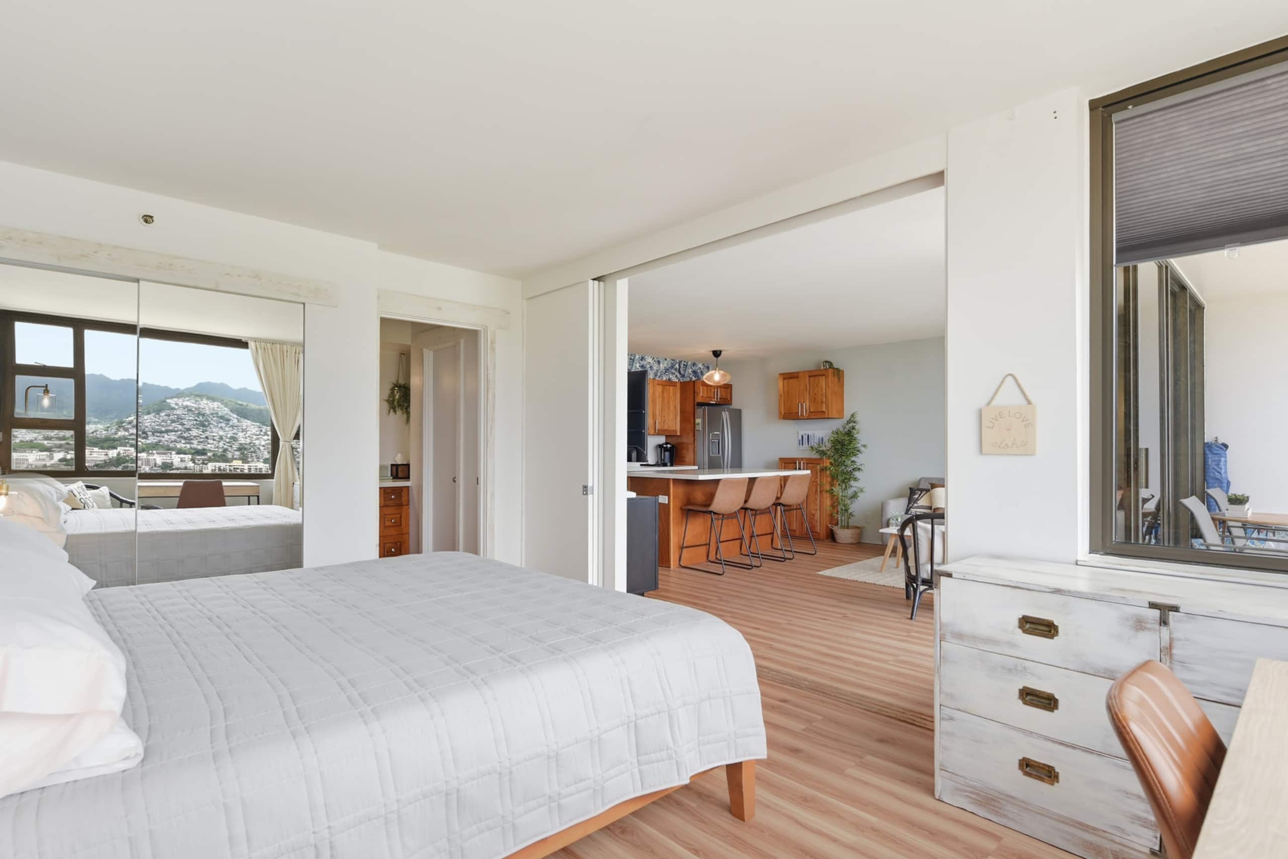 Condo in Honolulu · ★4.95 · 1 bedroom · 1 bed · 1 private bath - Image 24