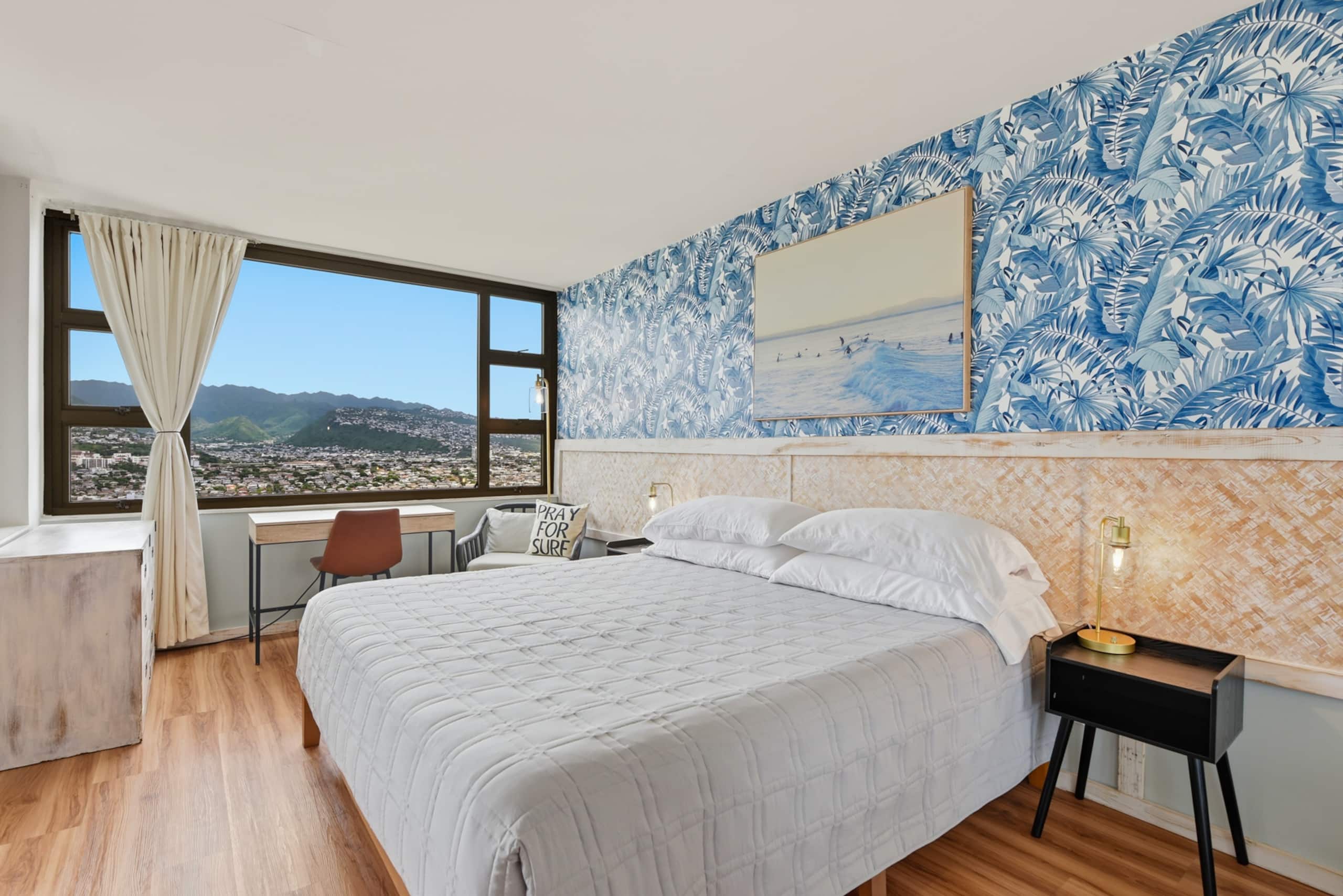 Condo in Honolulu · ★4.95 · 1 bedroom · 1 bed · 1 private bath - Image 1