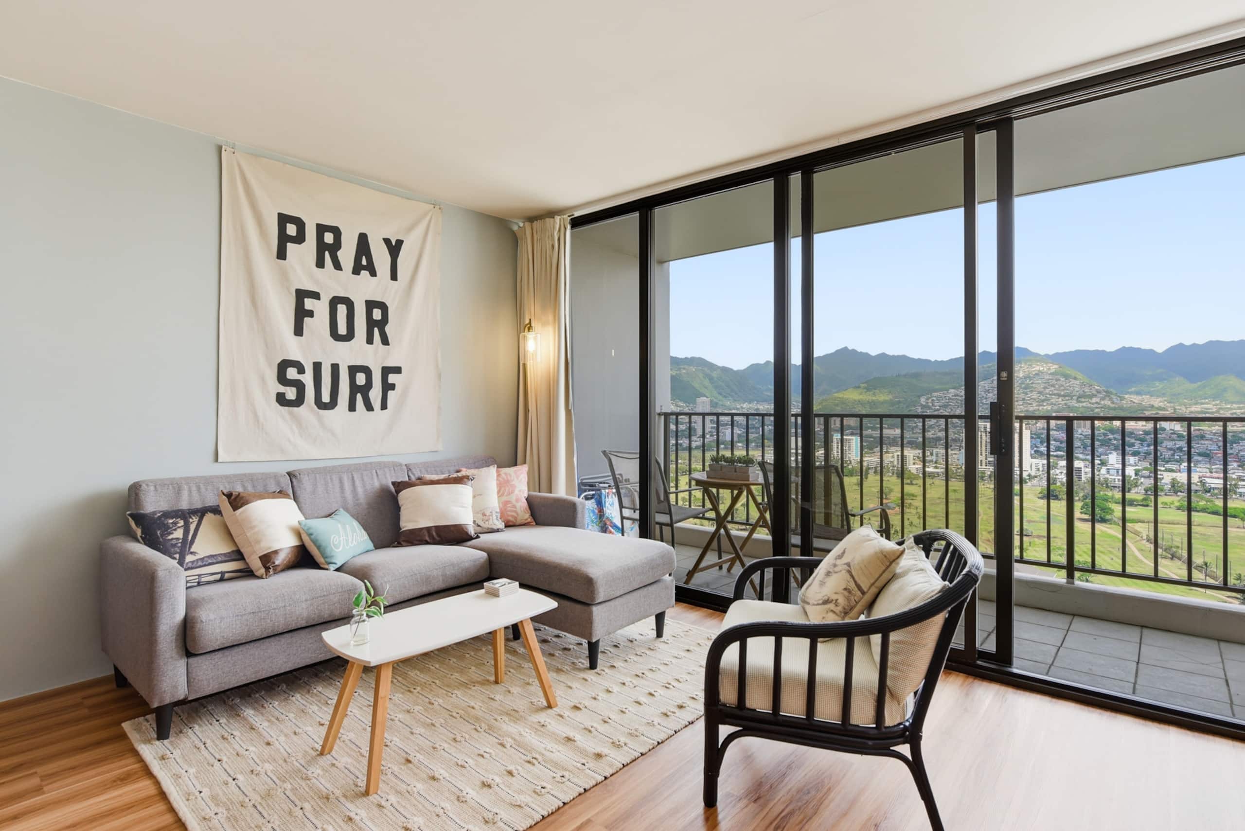 Condo in Honolulu · ★4.95 · 1 bedroom · 1 bed · 1 private bath - Image 2