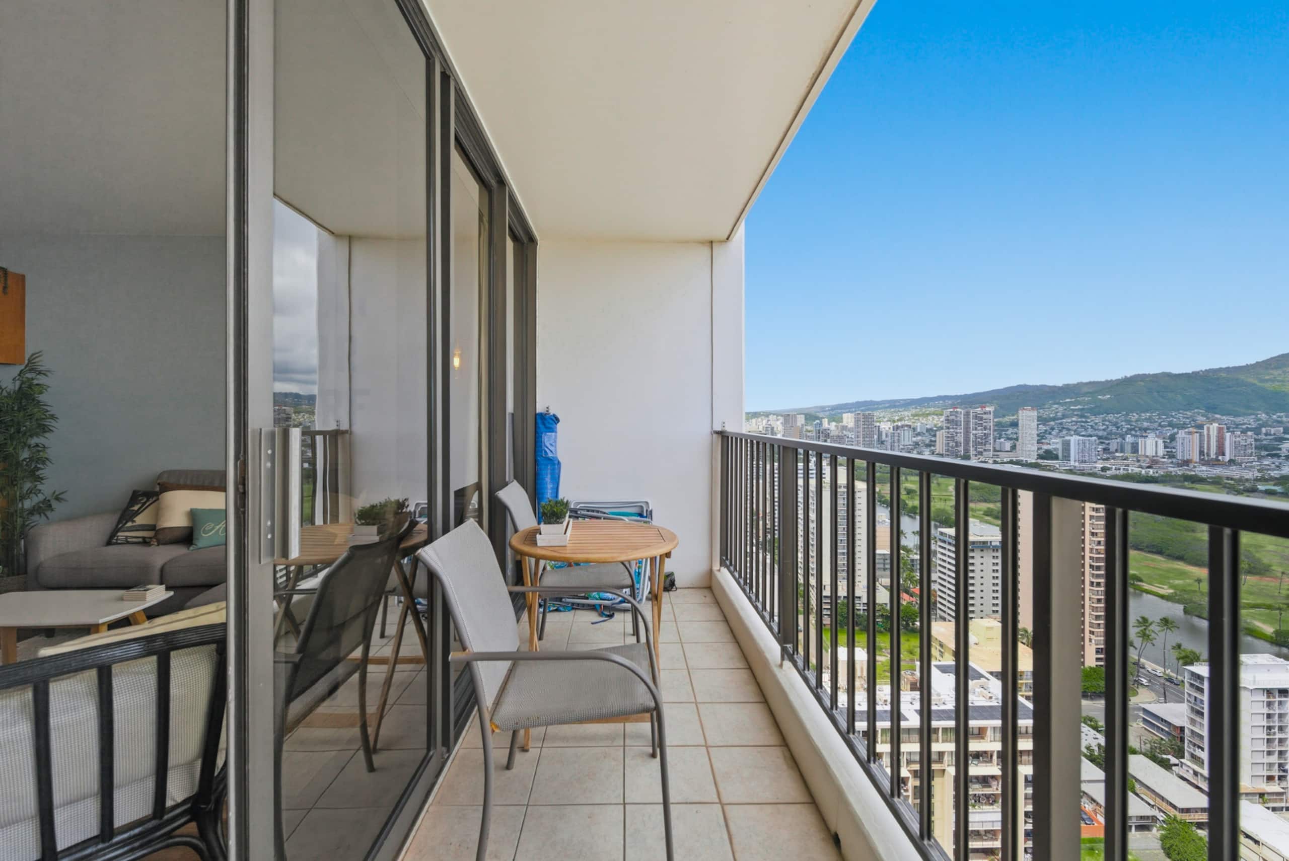 Condo in Honolulu · ★4.95 · 1 bedroom · 1 bed · 1 private bath - Image 10