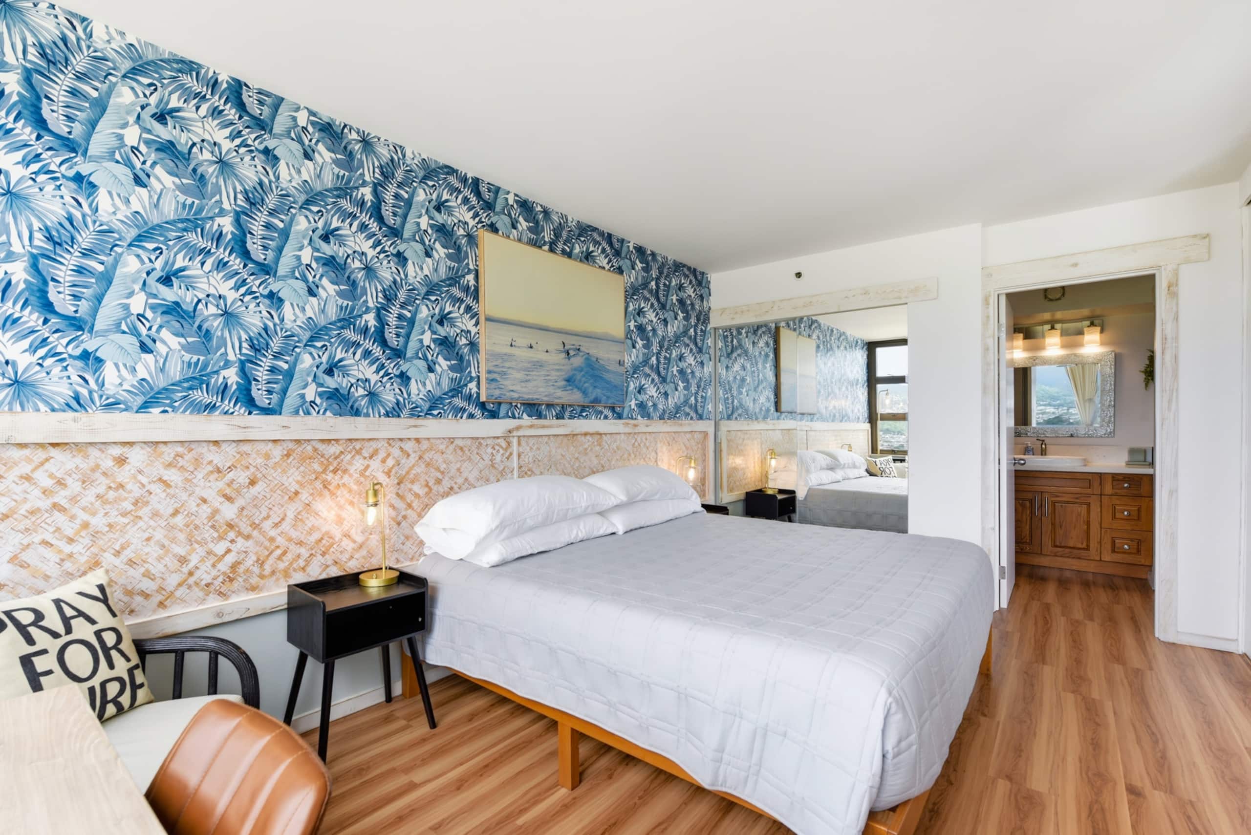 Condo in Honolulu · ★4.95 · 1 bedroom · 1 bed · 1 private bath - Image 23
