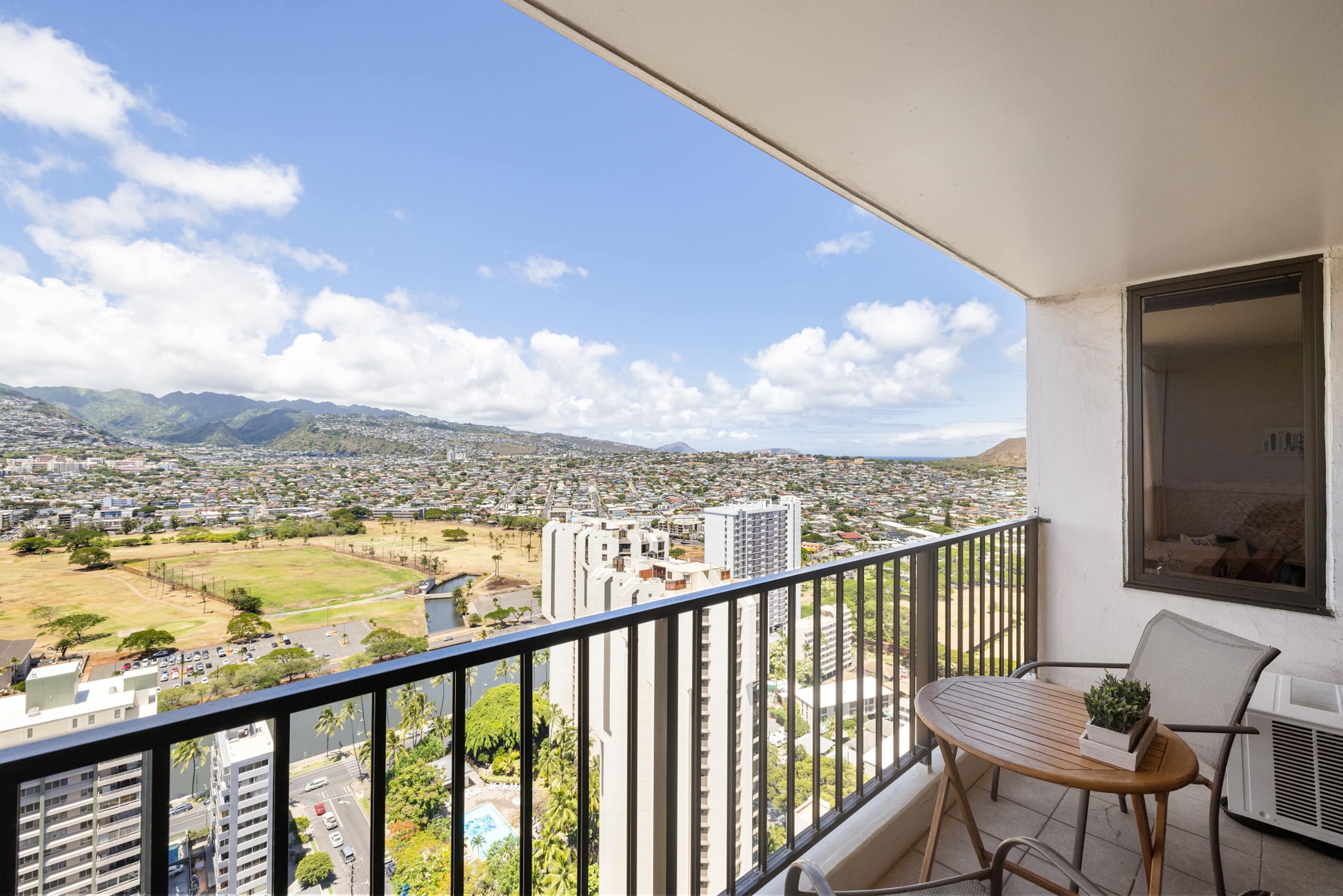 Condo in Honolulu · ★4.95 · 1 bedroom · 1 bed · 1 private bath - Image 9