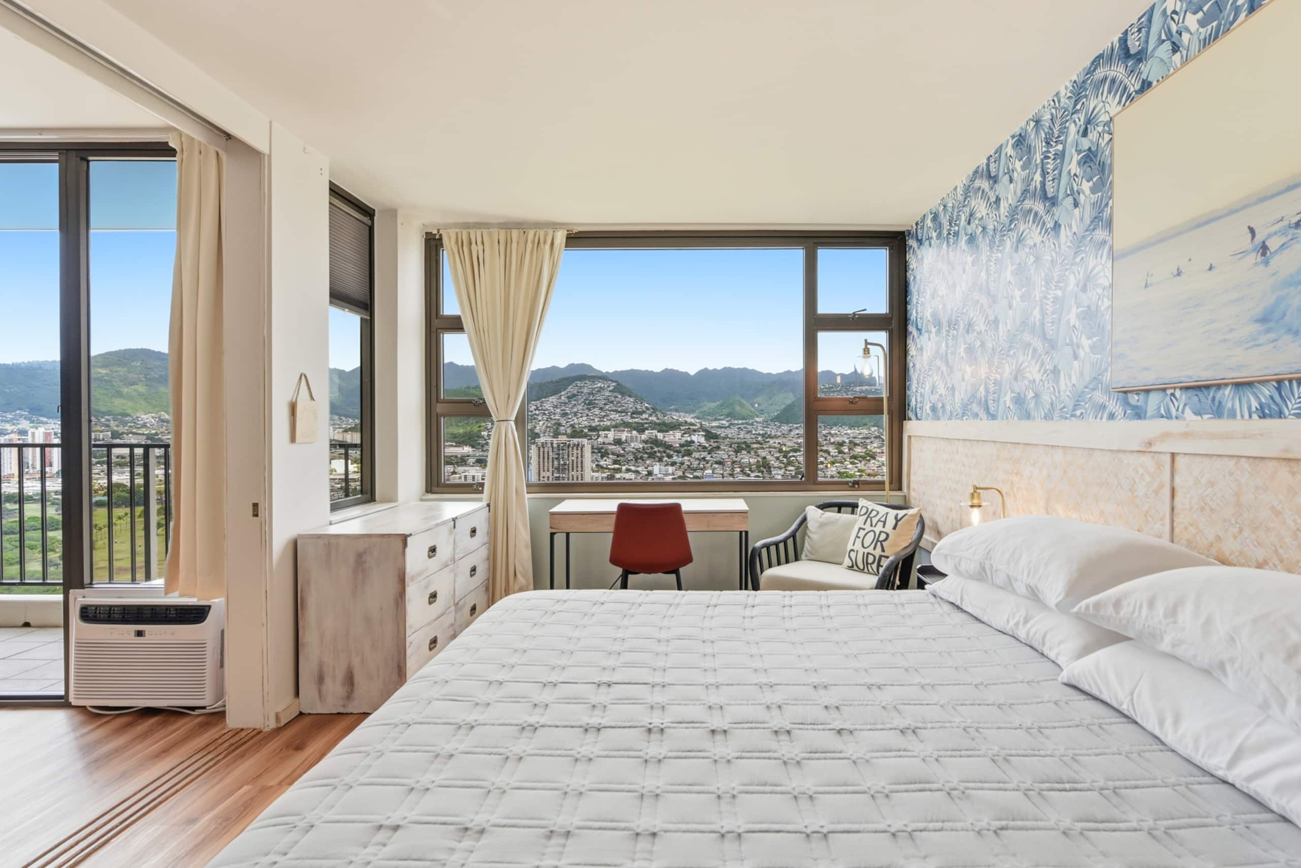 Condo in Honolulu · ★4.95 · 1 bedroom · 1 bed · 1 private bath - Image 22