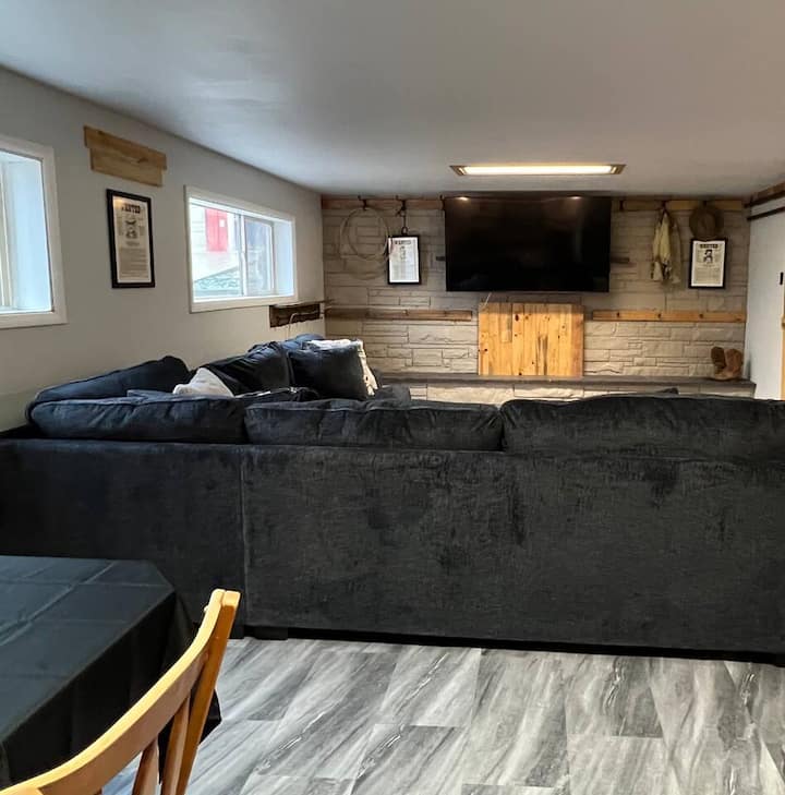Cozy Escape: Hot Tub, Views, And Pet-friendly - Cody, WY
