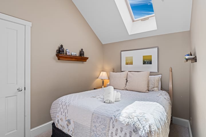 Cama tamaño queen. (40B)