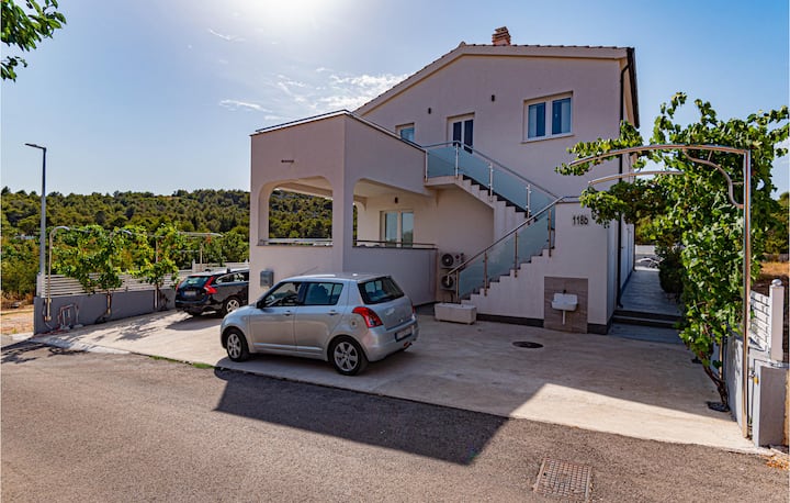 2 Bedroom Amazing Apartment In Bilice - Šibenik