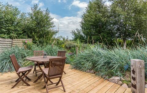 Gorgeous home in Friedrichskoog with WiFi