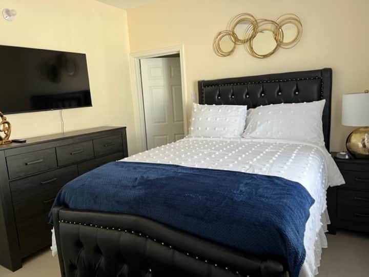 Rooms: Bedroom