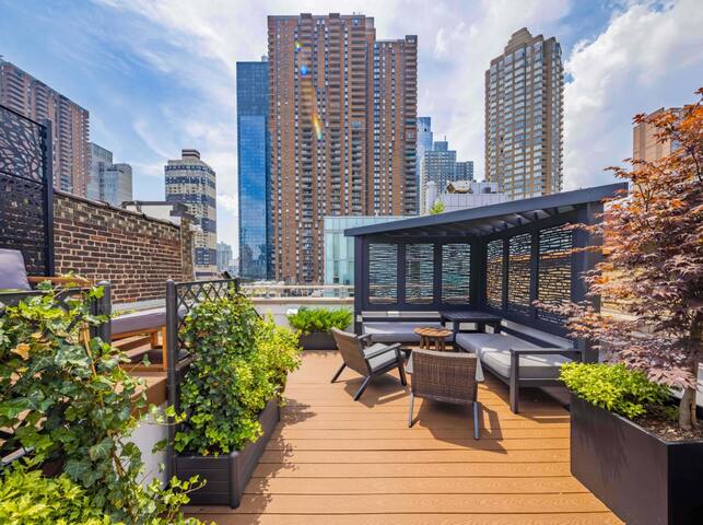 Gotham House III by RoveTravel | Lux 4BR PH w/Roof gallery image 2