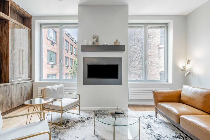 Gotham House III by RoveTravel | Lux 4BR PH w/Roof gallery image 4