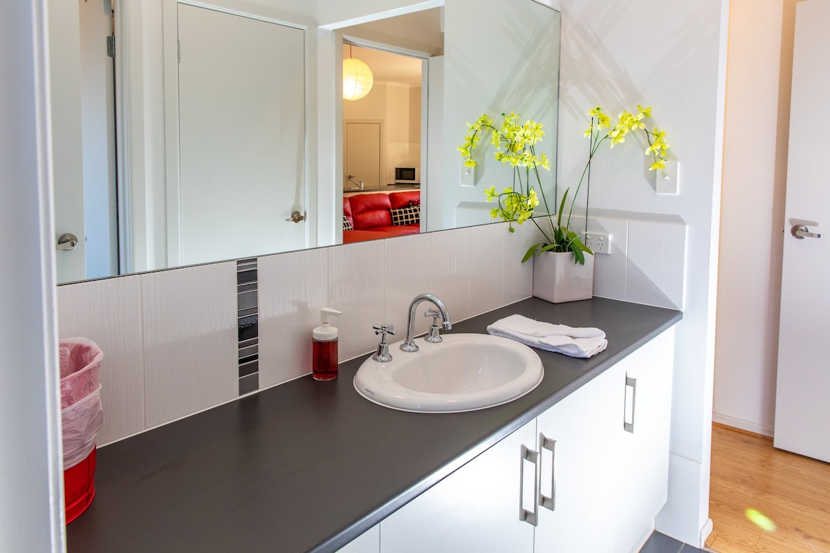 Riverview- Modern