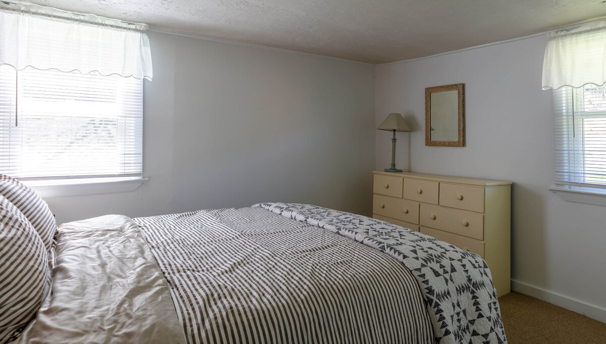 Druga spavaća soba: bračni krevet (160x200)