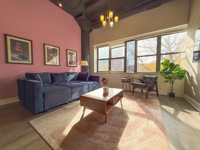 Stylish 2BR Cozy South Loop Suite | Near McCormick