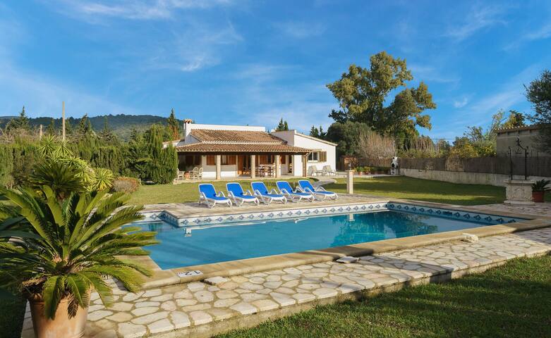 Villa with pool in Pollensa, Wifi, AC