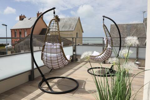 Apartment with jacuzzi and sea view terrace