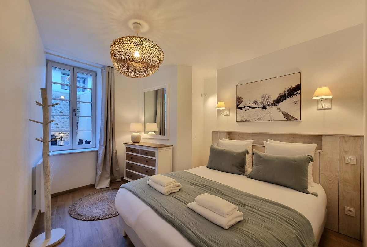 Successful Airbnb property: La Cabane de Champlain - terrace - historic Center in Honfleur