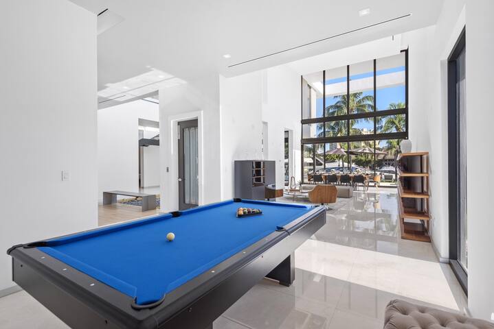 Villa Okasa: Pool + Hot tub Modern Marvel gallery image 4