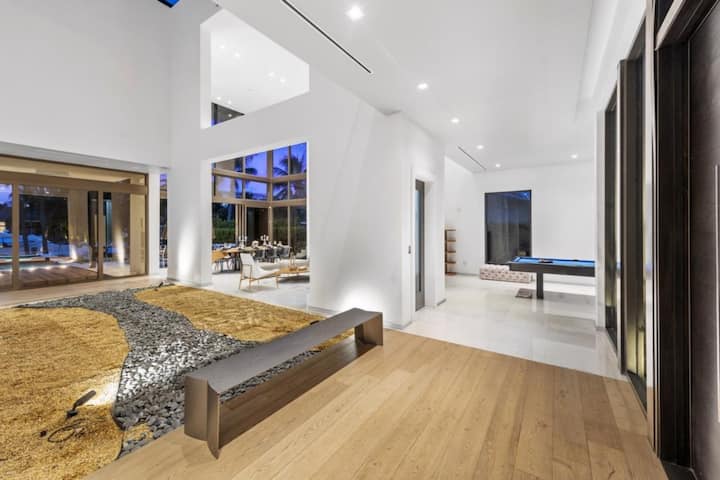 Villa Okasa: Pool + Hot Tub Modern Marvel - Aventura, FL
