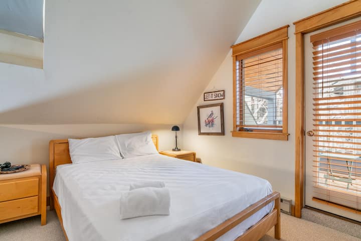 Loftda (yataq otağı 3) 150-179 sm-lik çarpayı var.