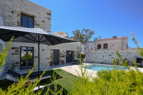 Stone project villa, pool,near tavern,supermarket