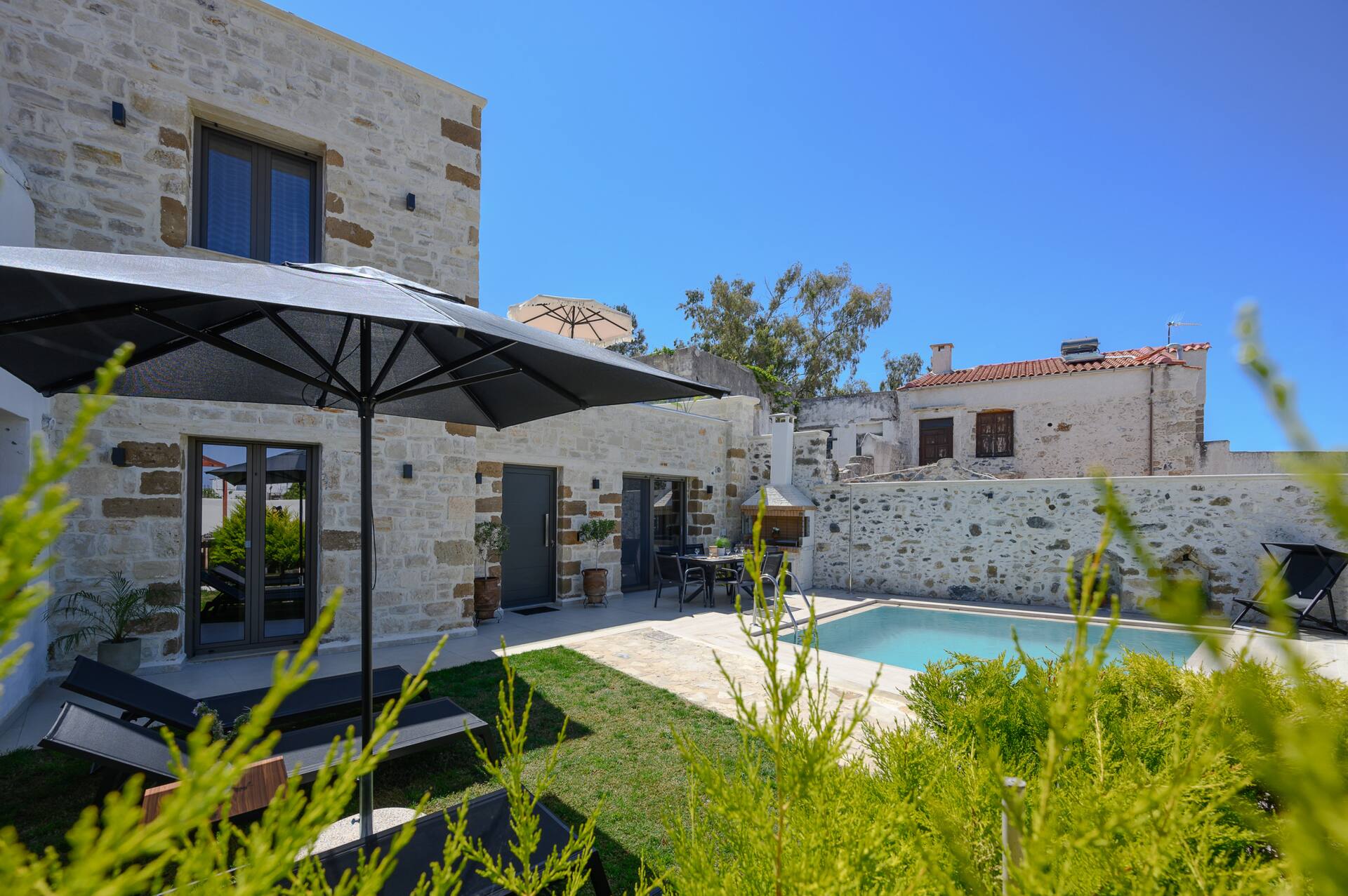 Stone project villa, pool,near tavern,supermarket