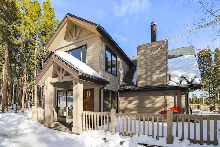 The Duck House Is A Charming Home With A Private Hot Tub! - Breckenridge, CO