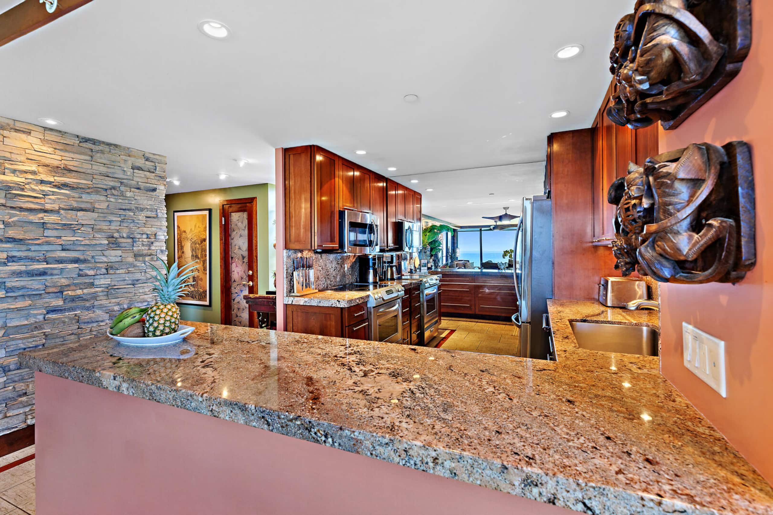 Condo in Lahaina · ★4.89 · 2 bedrooms · 2 beds · 2 baths - Image 14