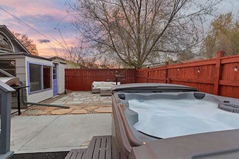 King bed! Hot Tub! Near Park! Family Friendly!