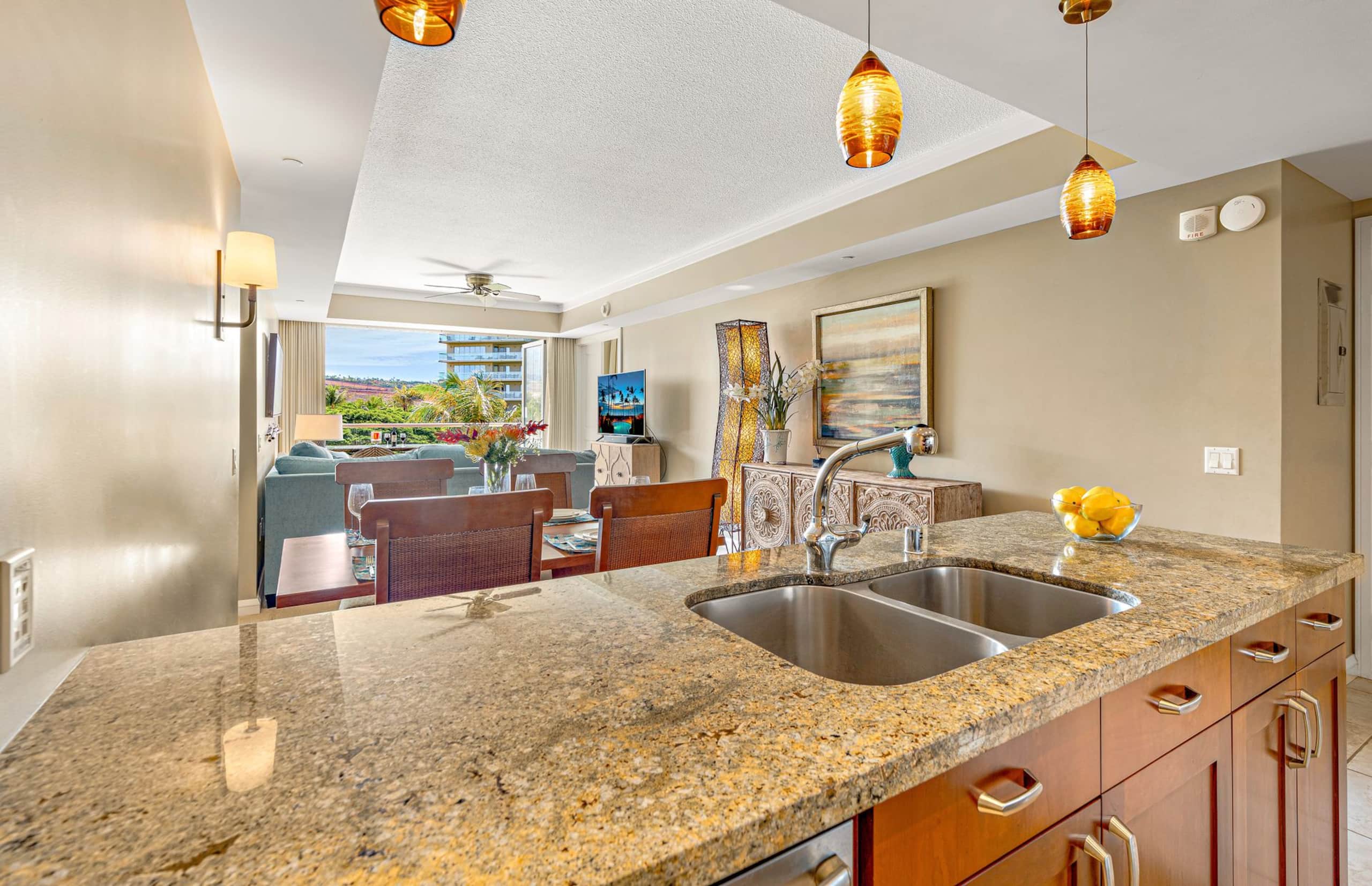 Condo in Lahaina · ★4.89 · 2 bedrooms · 3 beds · 1 bath - Image 10