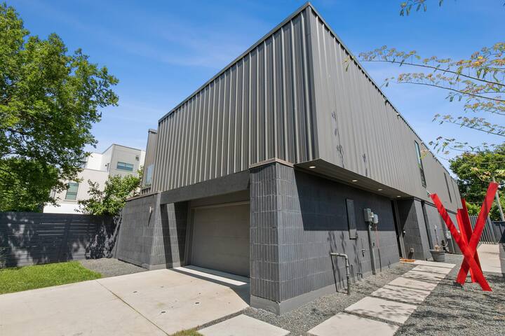 Modern Luxury 8 Bedroom/8 Bath Connected Duplex gallery image 5