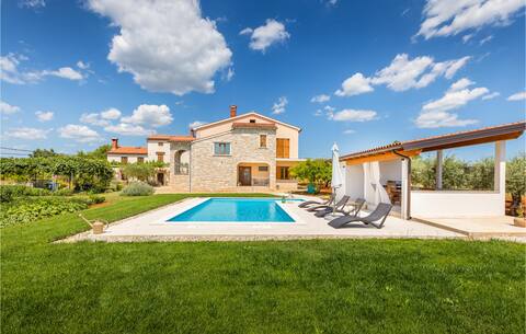 Stunning home with 3 Bedrooms, WiFi and Outdoor